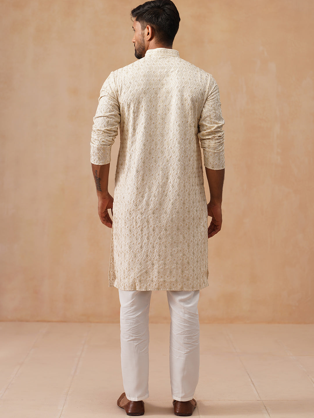 Men’S Festive Kurta Set With Intricate Embroidery