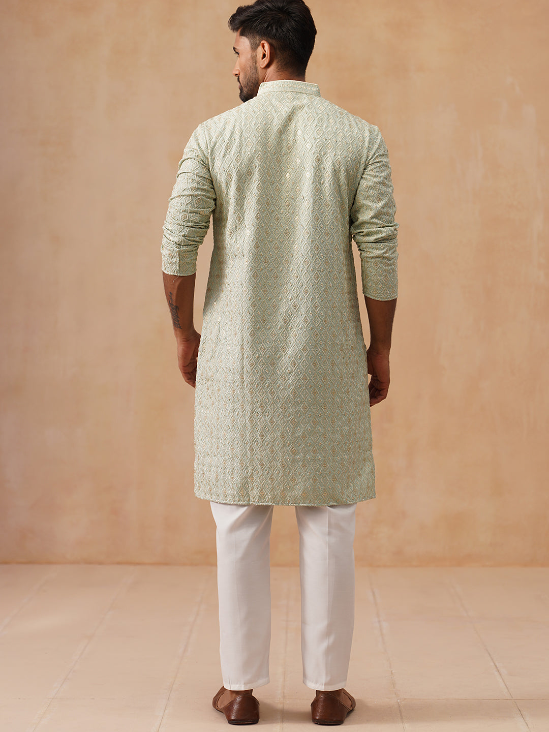 Men’S Festive Kurta Set With Intricate Embroidery