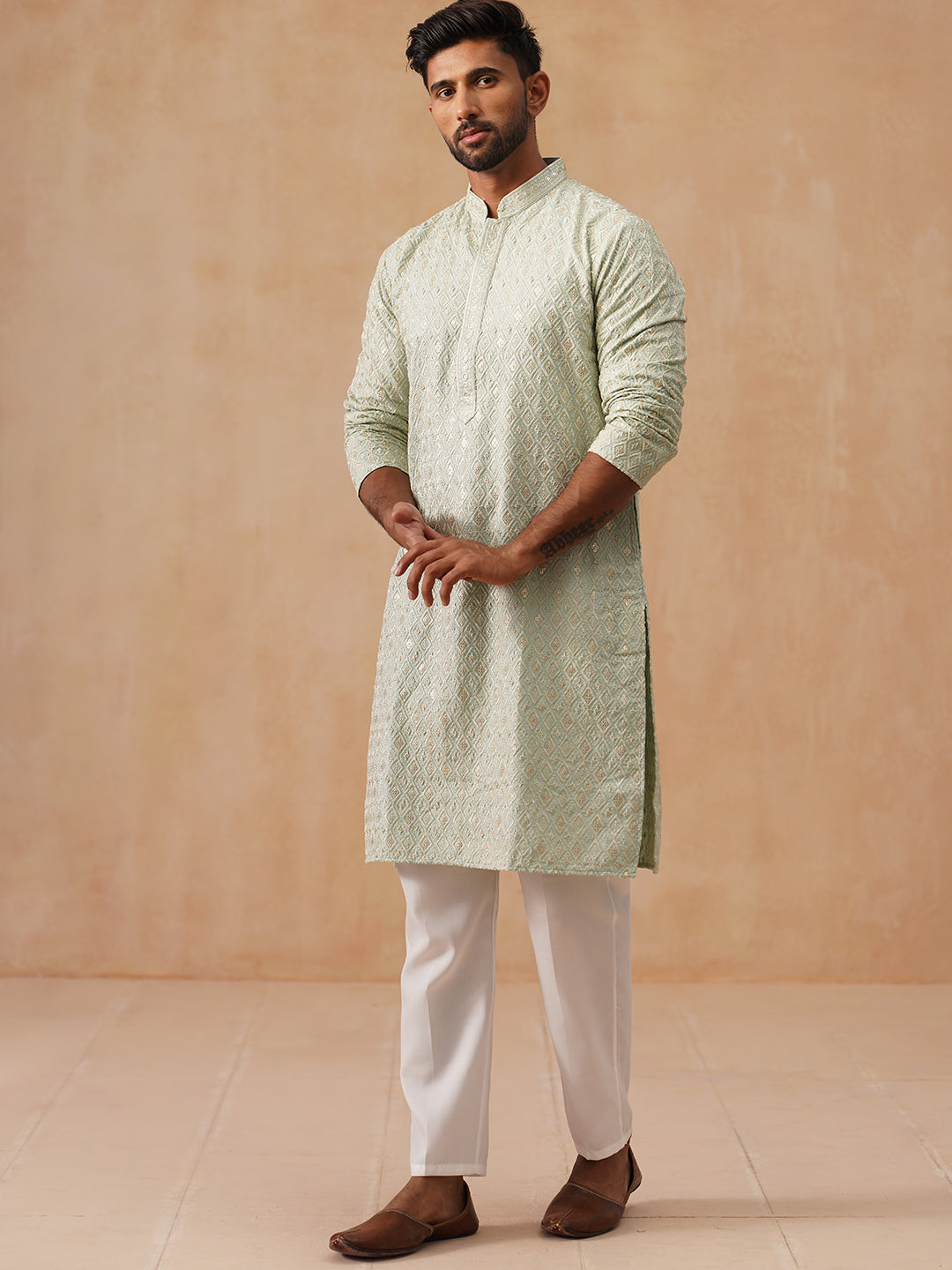 Men’S Festive Kurta Set With Intricate Embroidery