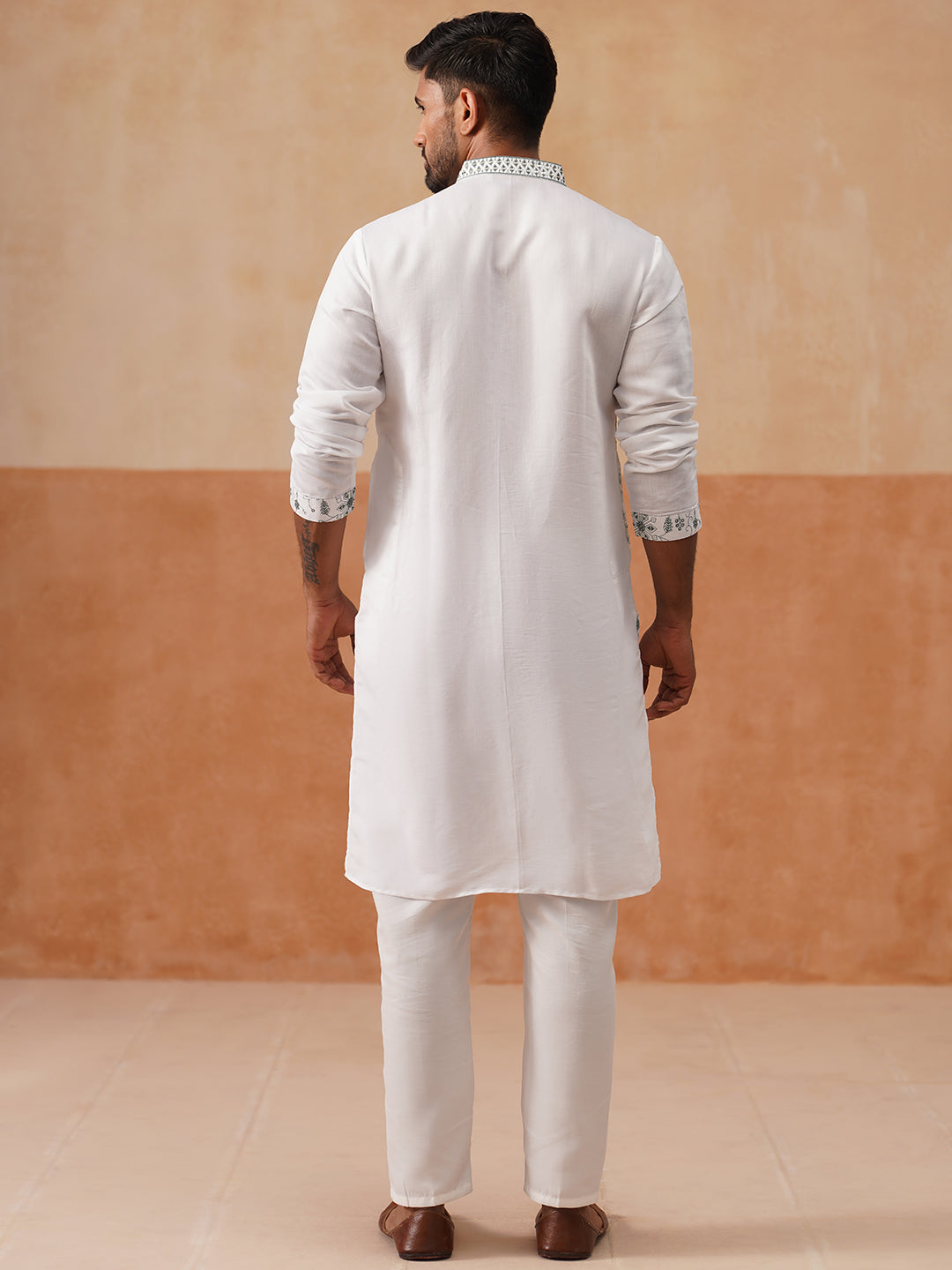 Men’S Silk Blend Embroidered Kurta Pyjama Set