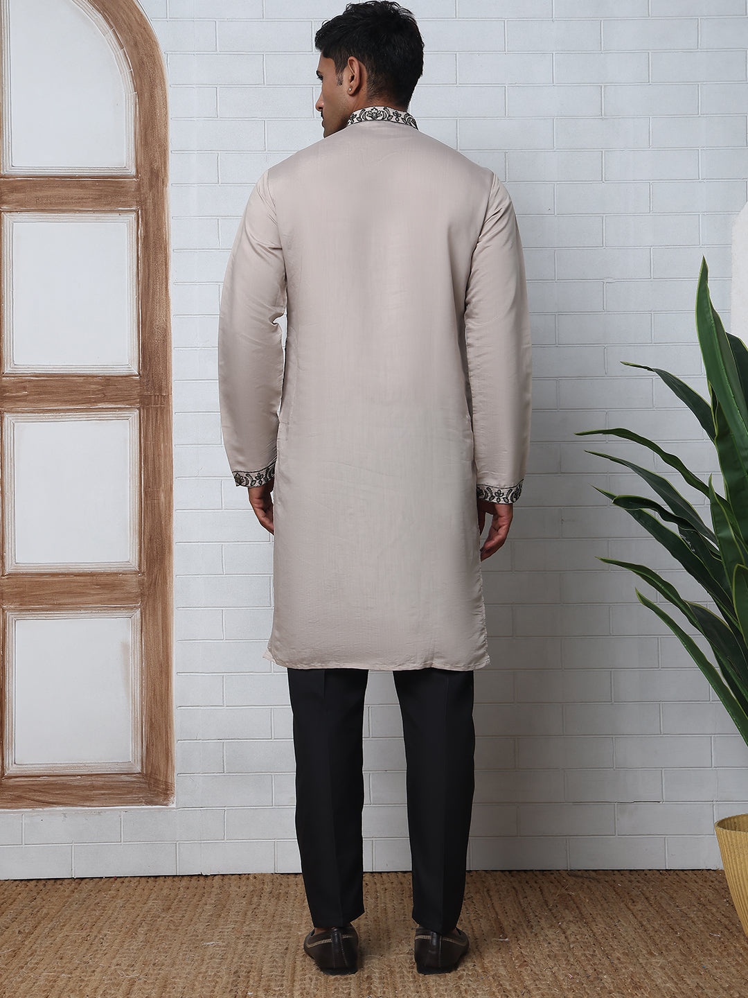 Embroidered &amp; Sequins Kurta Set For Men