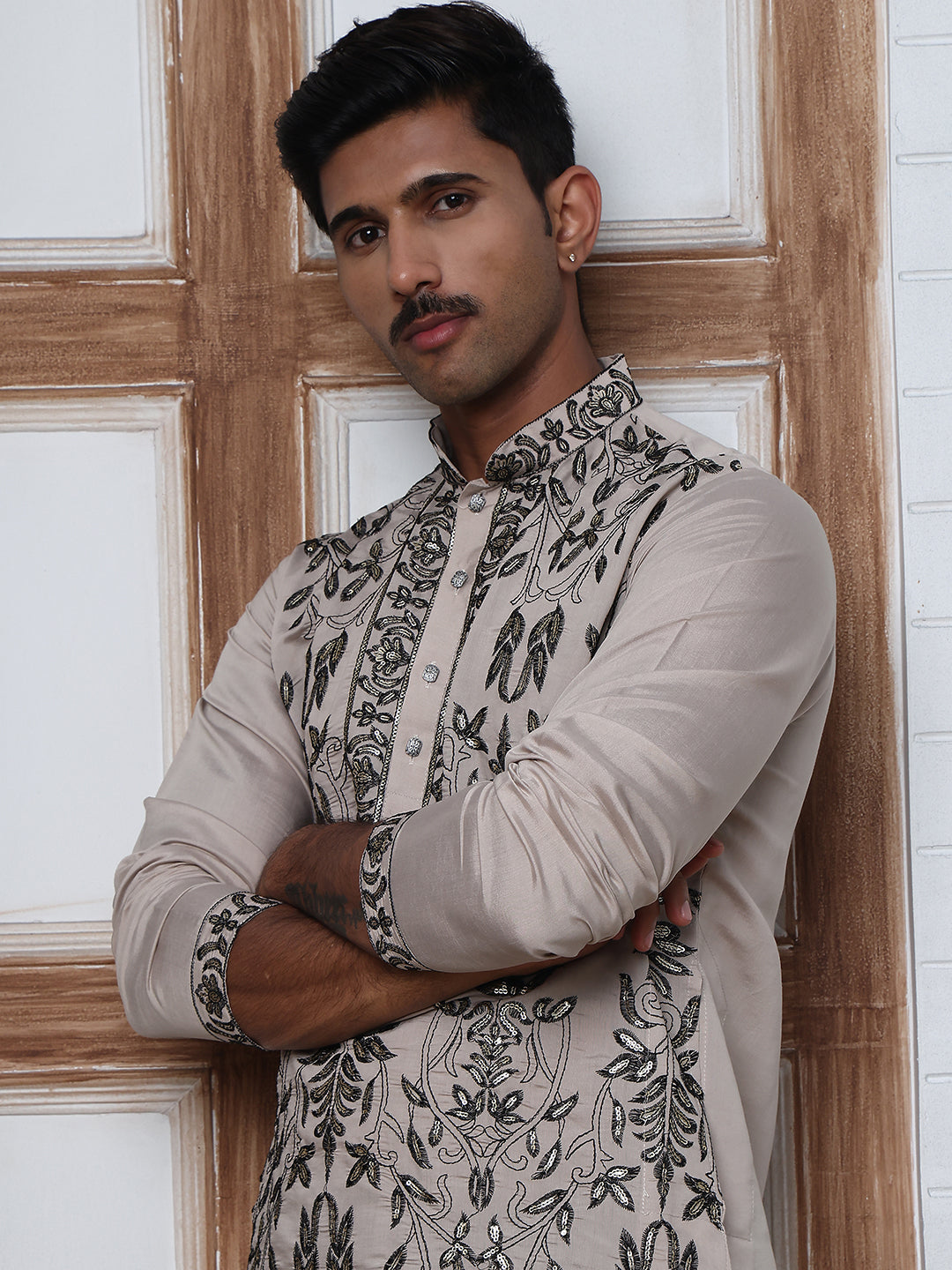 Embroidered &amp; Sequins Kurta Set For Men