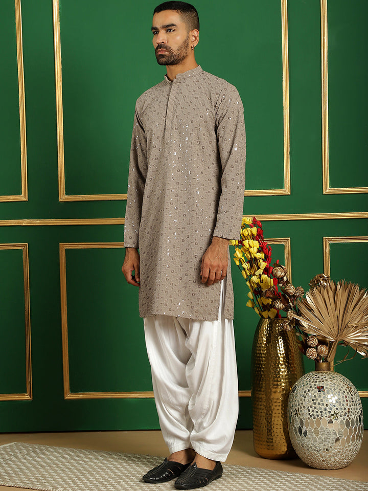 Men Grey Embroidered And Sequence Kurta With Salwar
