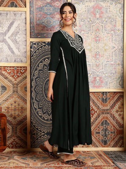 Rayon Calf Length Solid Flared 3/4 Sleeves V-Neck Kurta Bottom Dupatta Set