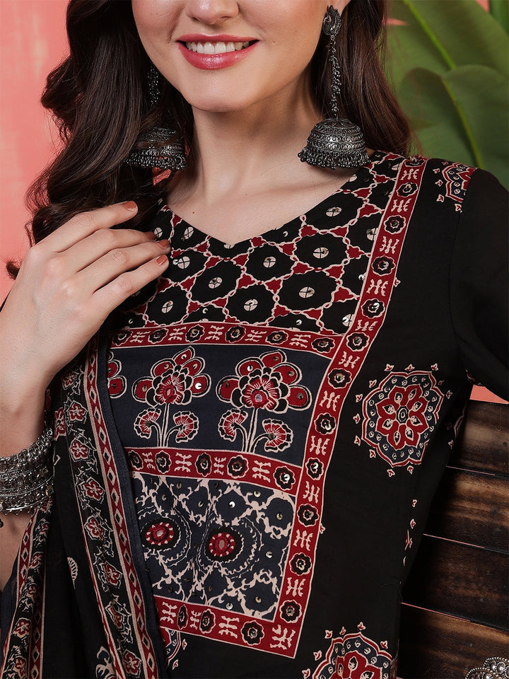 Cotton Calf Length Printed 3/4 Sleeves Round Neck Straight Kurta Suit Set With Dupatta