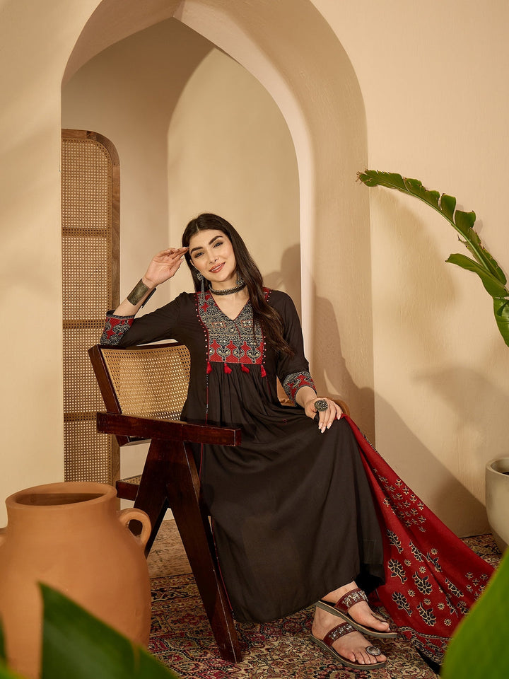 Rayon Calf Length Solid 3/4 Sleeve V-Neck Flared Kurta Suit Set With Dupatta