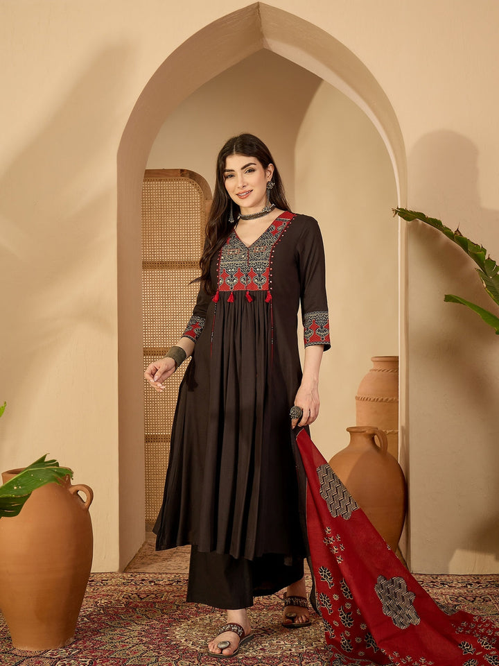Rayon Calf Length Solid 3/4 Sleeve V-Neck Flared Kurta Suit Set With Dupatta