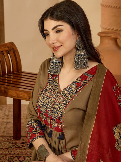 Rayon Calf Length Solid 3/4 Sleeve V-Neck Flared Kurta Suit Set With Dupatta (Preorder)