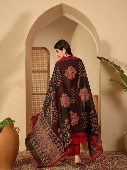 Rayon Calf Length Solid 3/4 Sleeve V-Neck Flared Kurta Suit Set With Dupatta