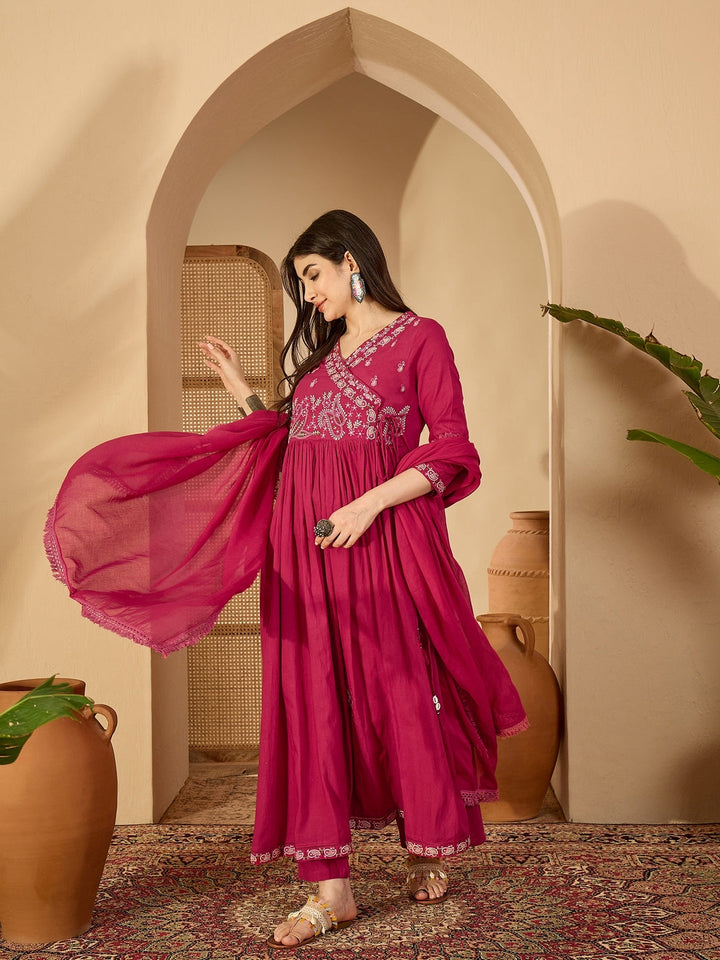 Rayon Calf Length Solid 3/4 Sleeve V-Neck Anarkali Kurta Suit Set With Dupatta