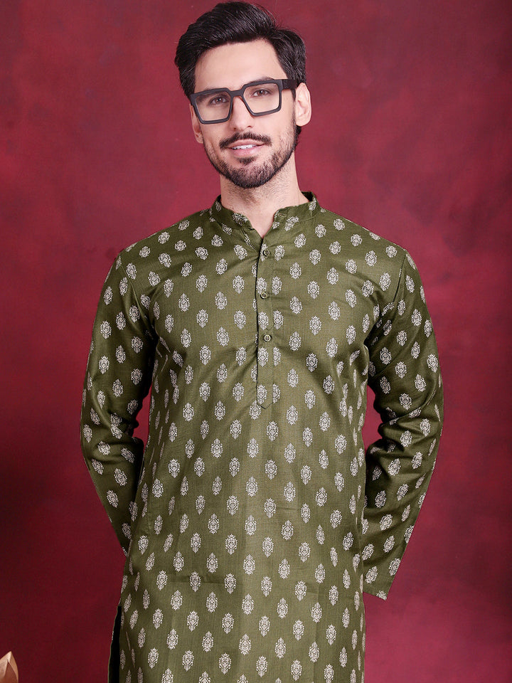 Men Olive Green And White Floral Printed Kurtas