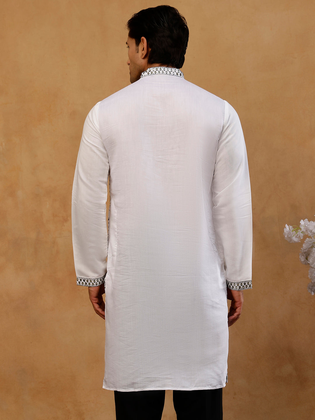 Men’S Silk Blend Embroidered Kurta
