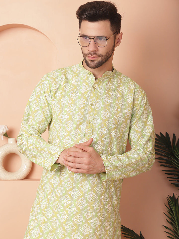 Men Green And White Floral Printed Kurtas