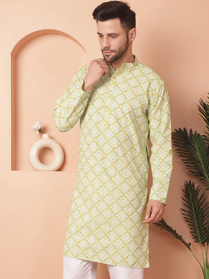 Men Green And White Floral Printed Kurtas