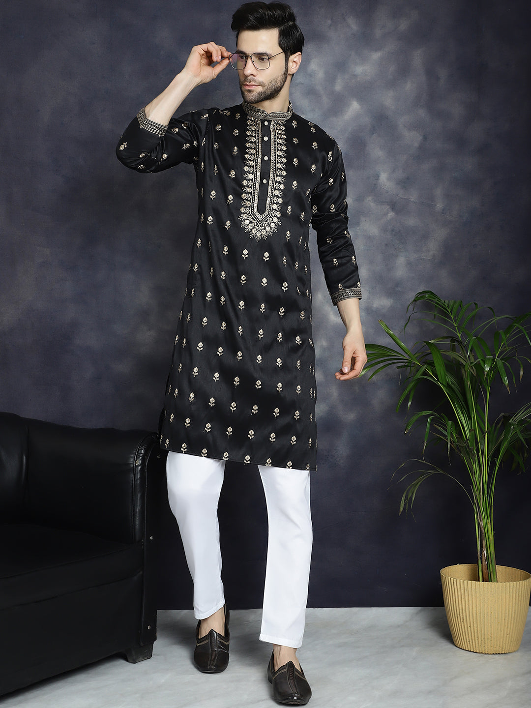 Men'S Black Chikankari Embroidered Kurtas