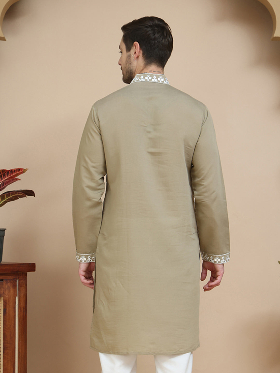 Men'S Embroidered Kurtas