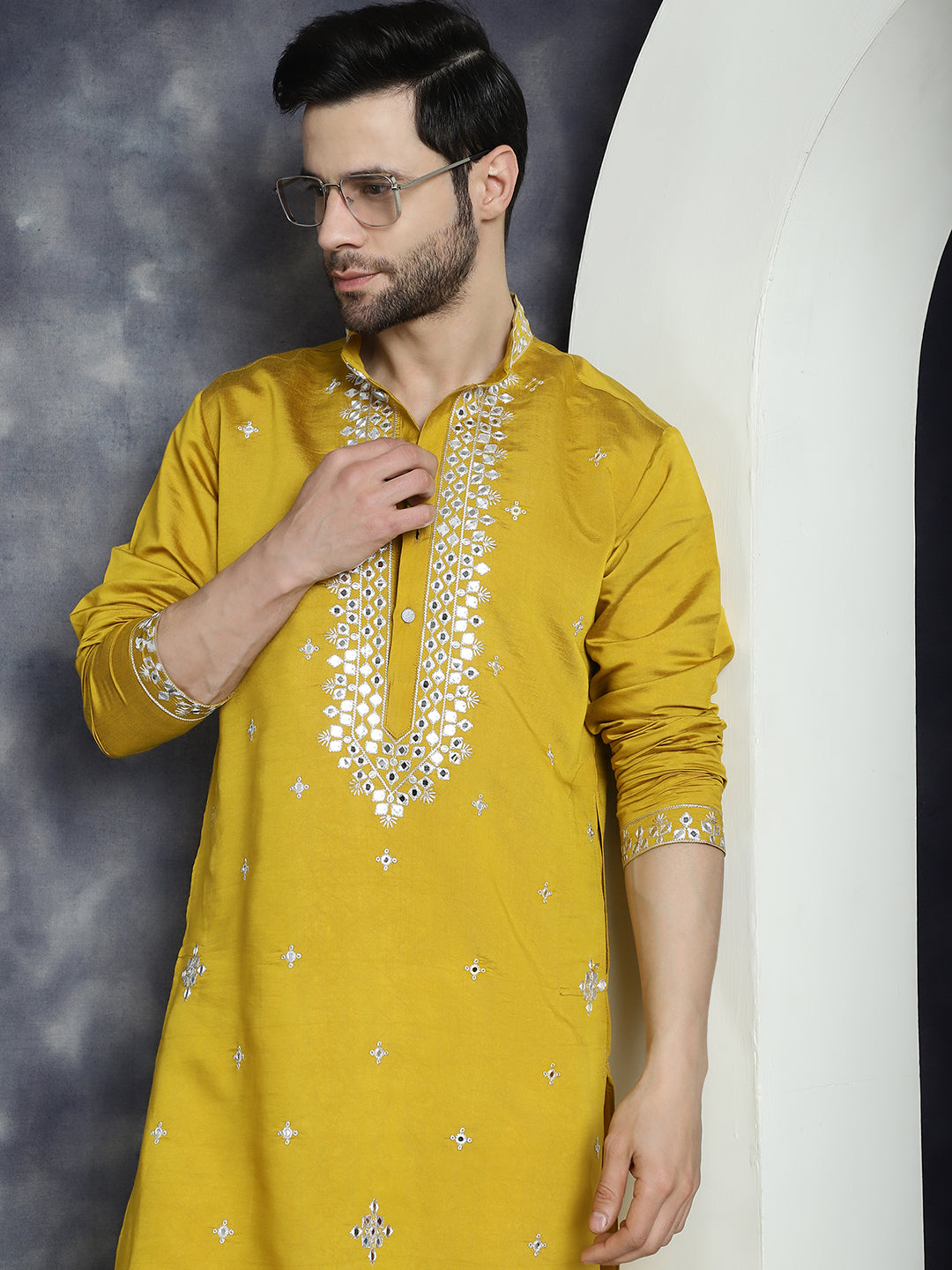 Men'S Embroidered Kurtas