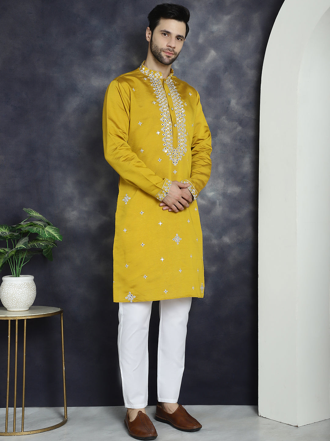 Men'S Embroidered Kurtas