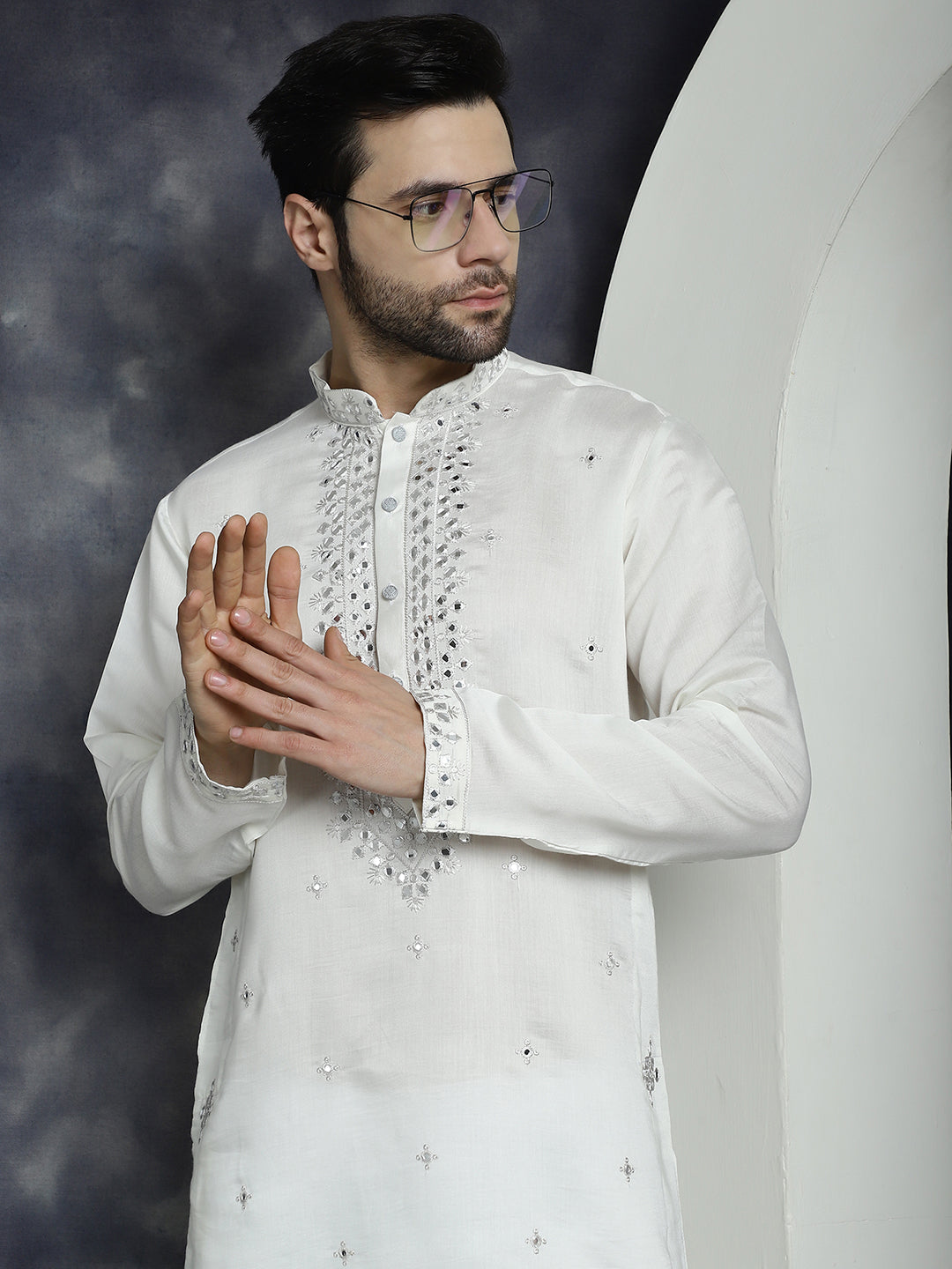 Men'S Embroidered Kurtas