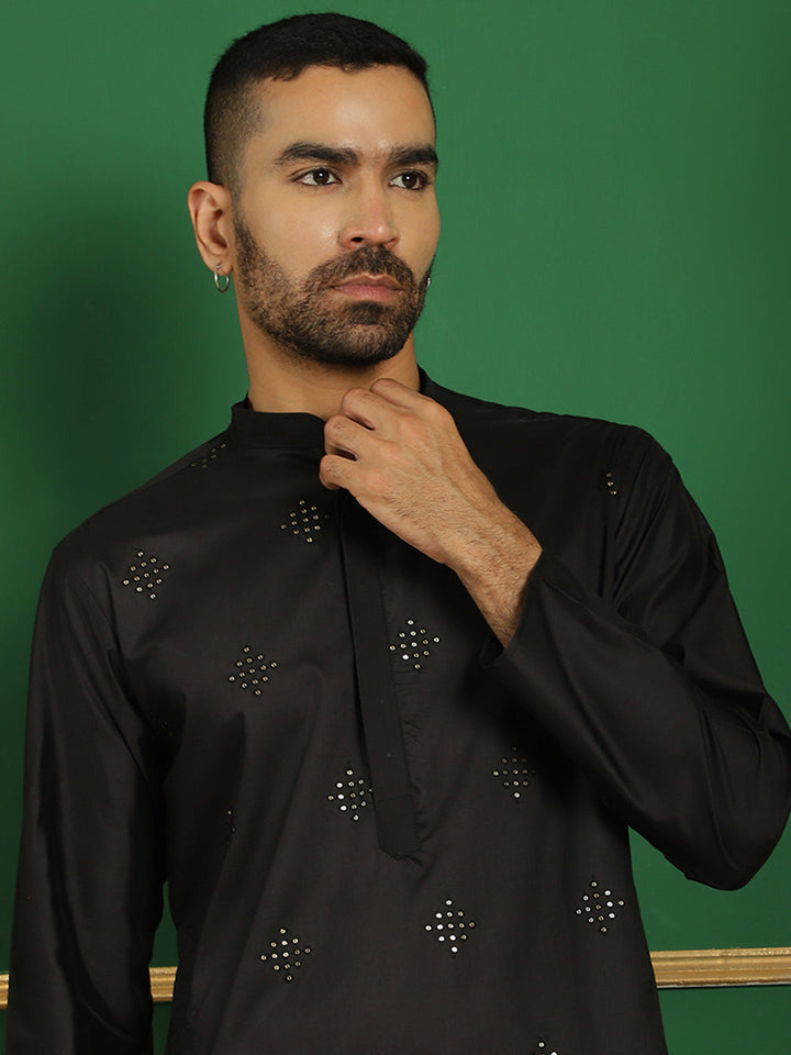 Men Black Embroidered And Sequence Kurtas