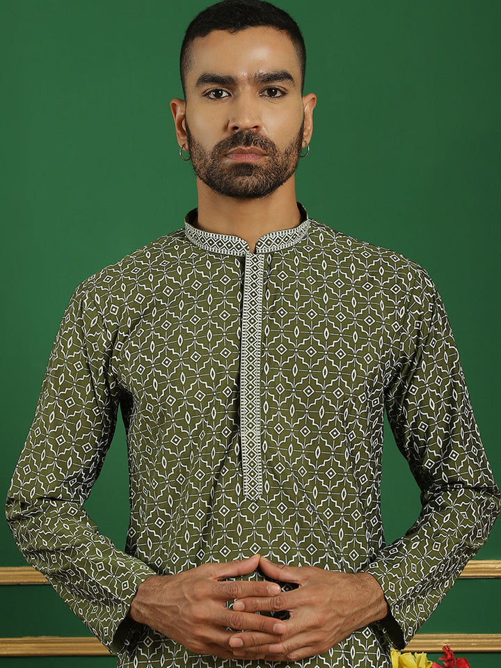 Men Purple Embroidered And Sequence Kurtas
