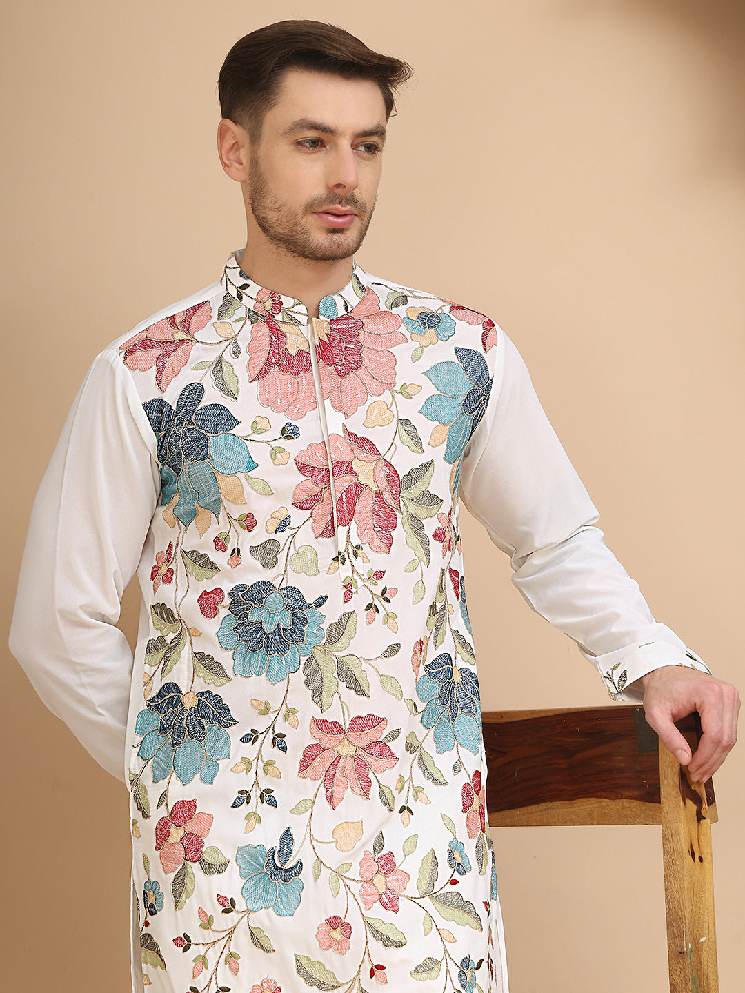 White Embroidered Kurta With Sequins &amp; Zari Work