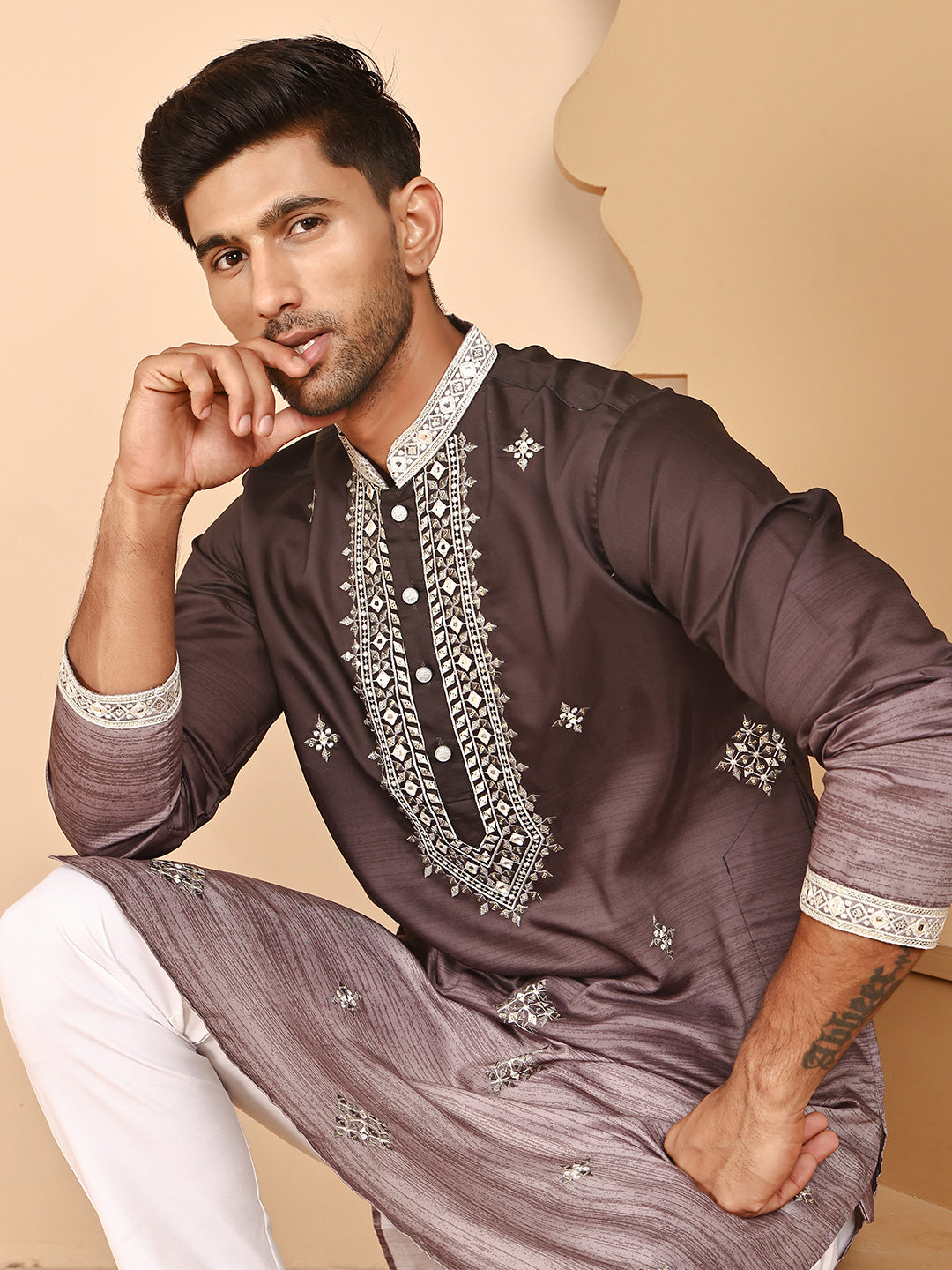 Men’S Traditional Ombre Kurta With Delicate Thread Work
