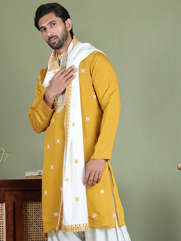Embroidered Silk Blend Kurta With White Dupatta