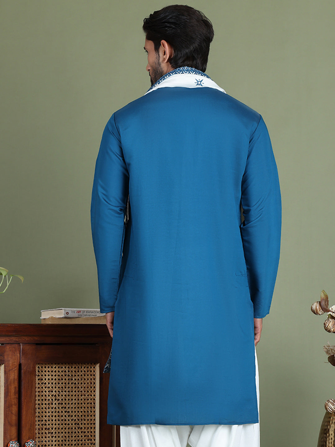 Embroidered Silk Blend Kurta With White Dupatta