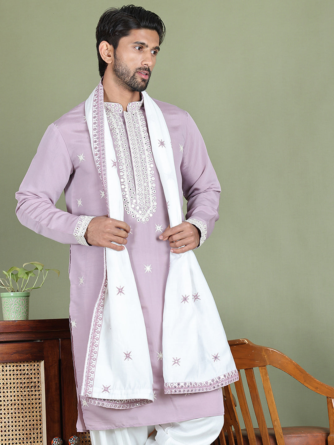 Embroidered Silk Blend Kurta With White Dupatta