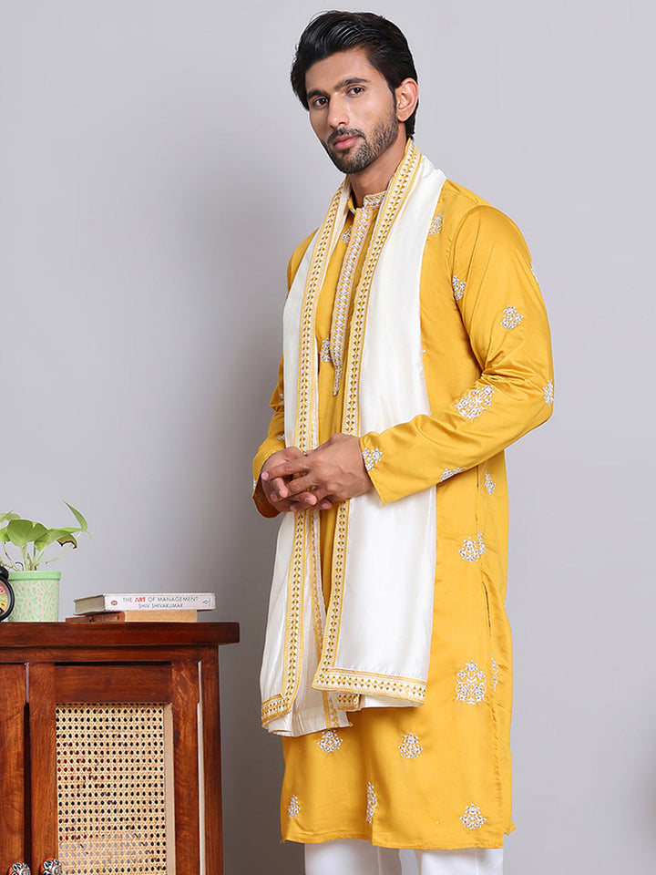 Embroidered Silk Blend Kurta With Contrast Dupatta