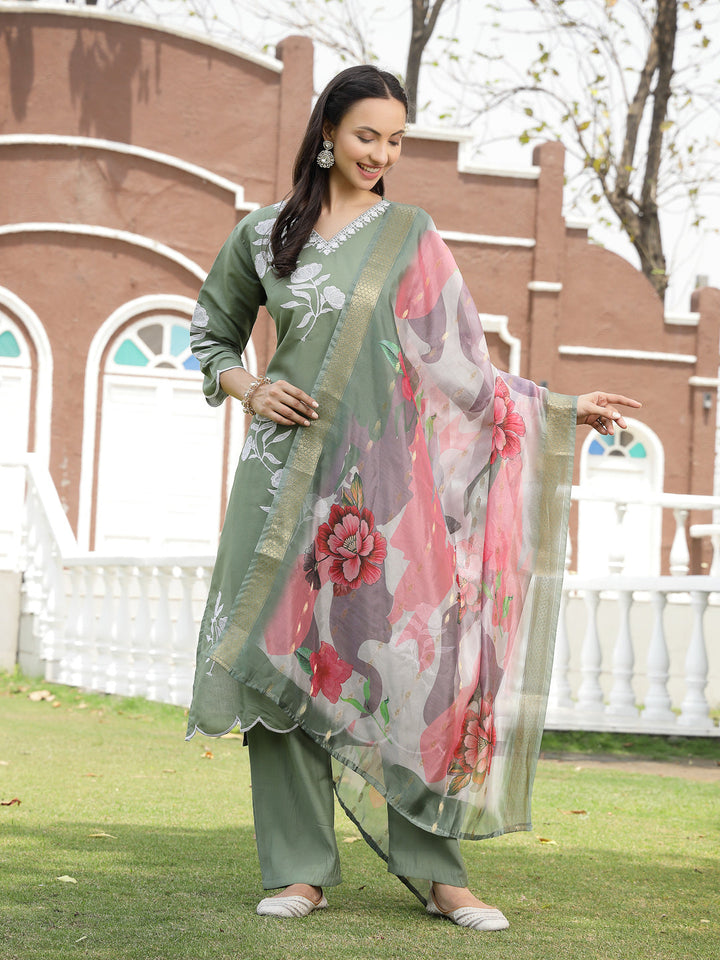 Green Solid &amp; Embroidered Silk Blend Straight Kurta Pant Dupatta Set