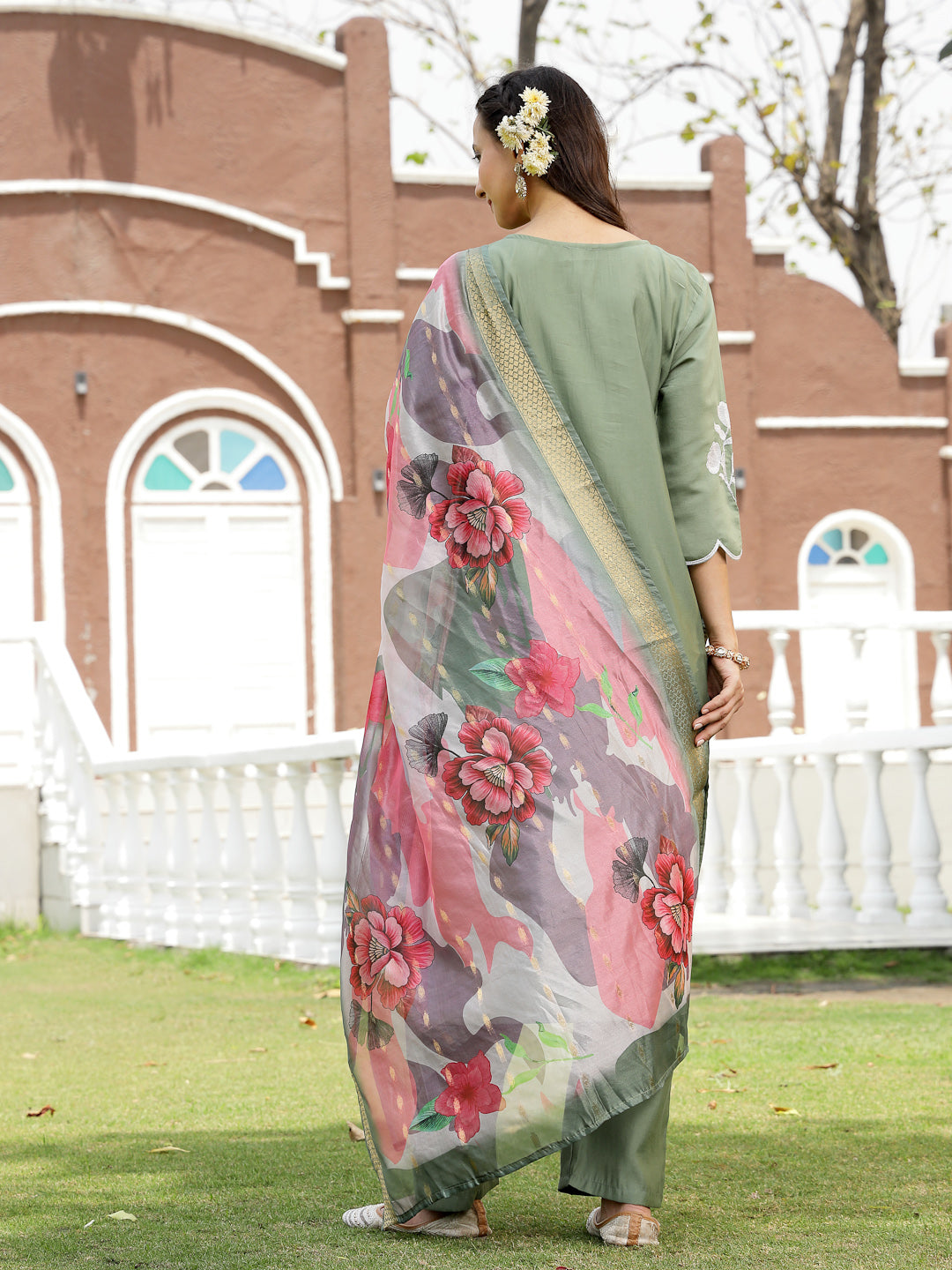 Green Solid &amp; Embroidered Silk Blend Straight Kurta Pant Dupatta Set