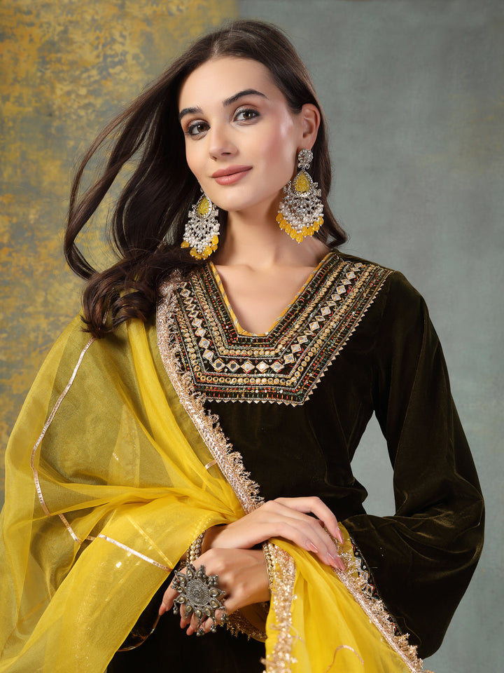Green Solid &amp; Embroidered Velvet Straight Kurta Pant Dupatta Set