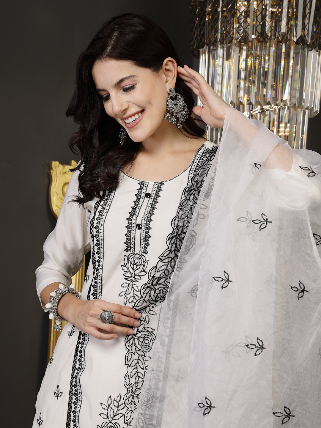 White Pakistani Solid &amp; Embroidered Silk Blend Straight Kurta Pant Dupatta
