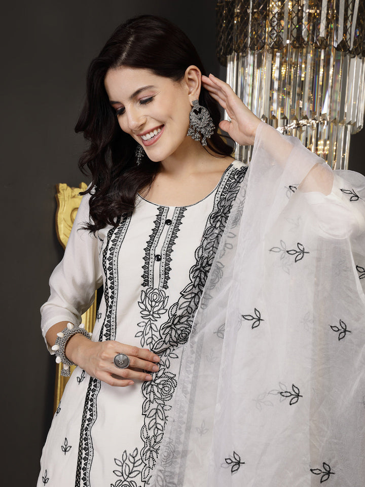 White Pakistani Solid &amp; Embroidered Silk Blend Straight Kurta Pant Dupatta