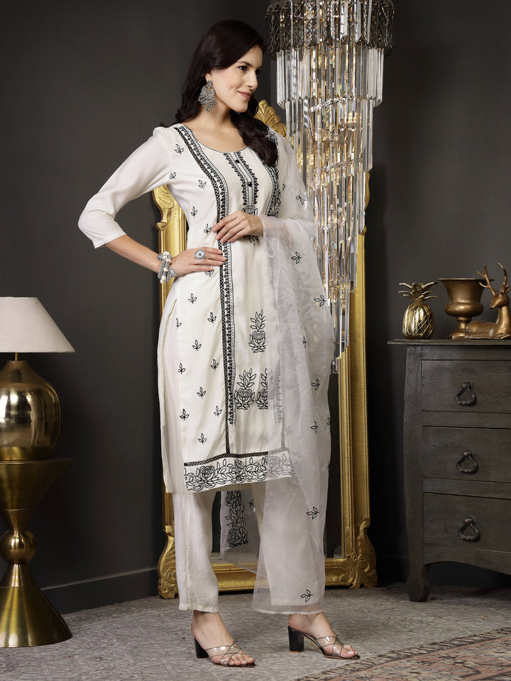 White Pakistani Solid &amp; Embroidered Silk Blend Straight Kurta Pant Dupatta