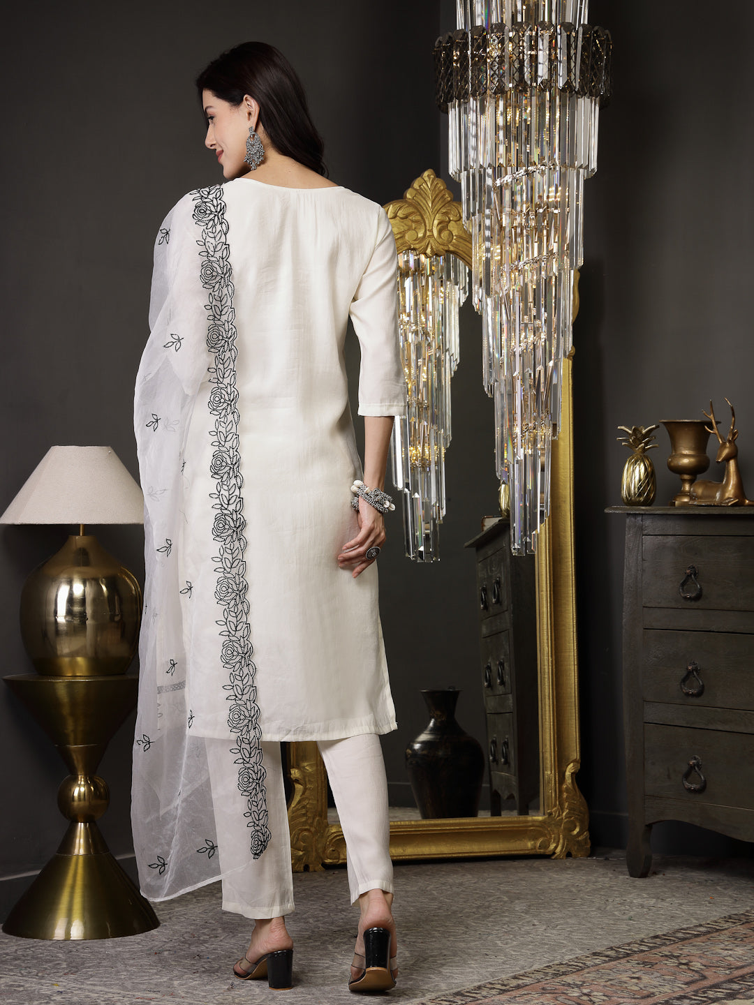 White Pakistani Solid &amp; Embroidered Silk Blend Straight Kurta Pant Dupatta