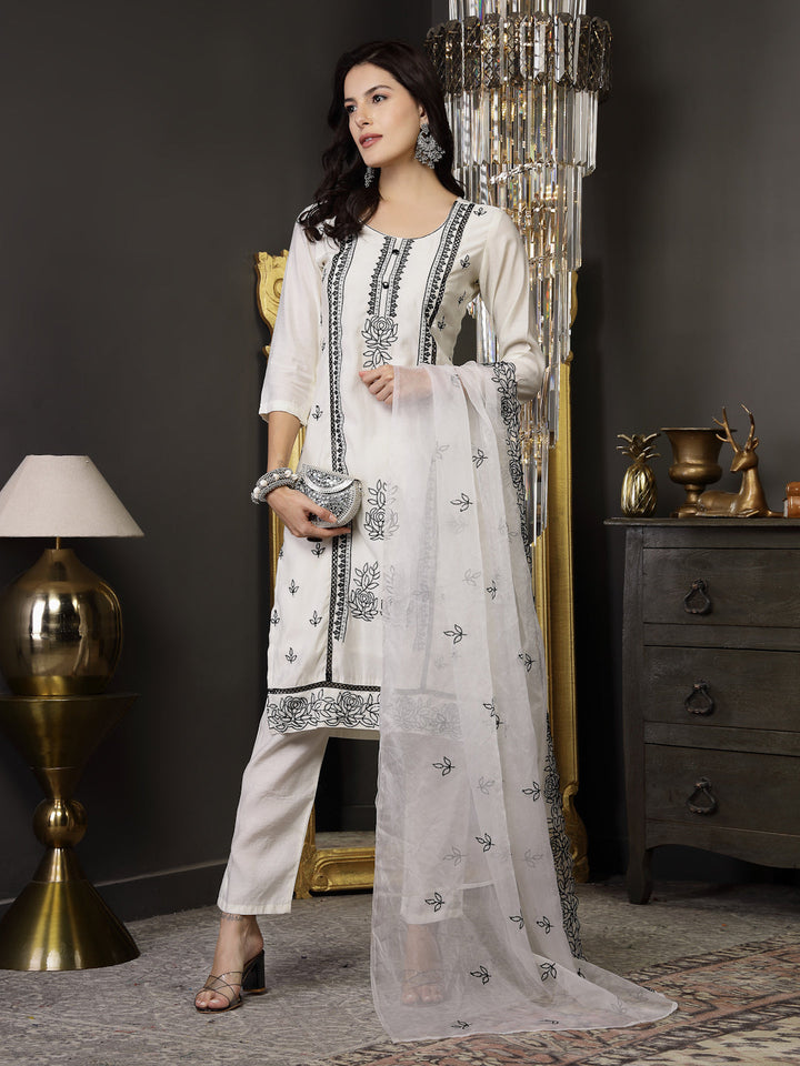White Pakistani Solid &amp; Embroidered Silk Blend Straight Kurta Pant Dupatta