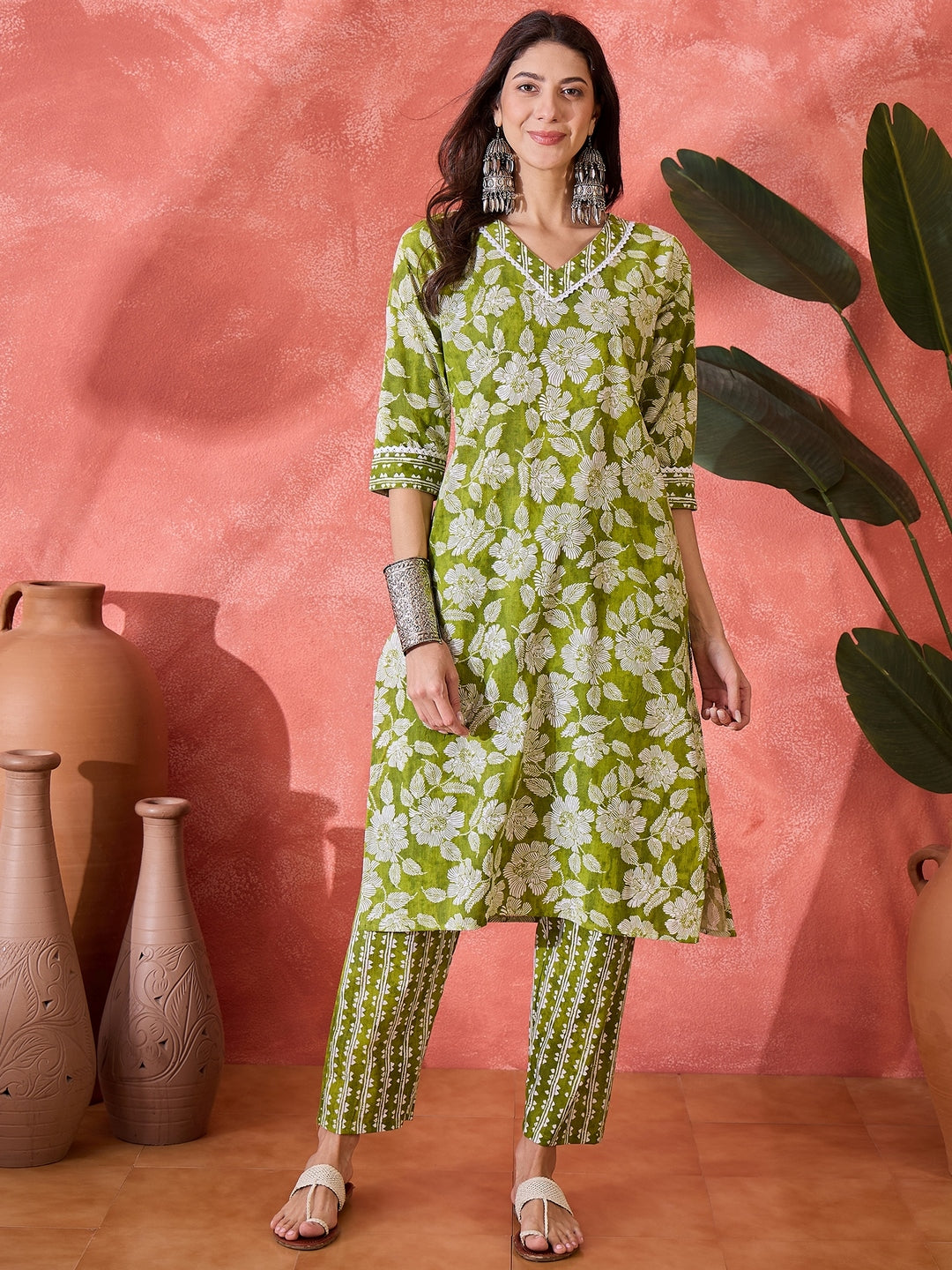 Green Floral Printed Cotton Straight Kurta Pant Set