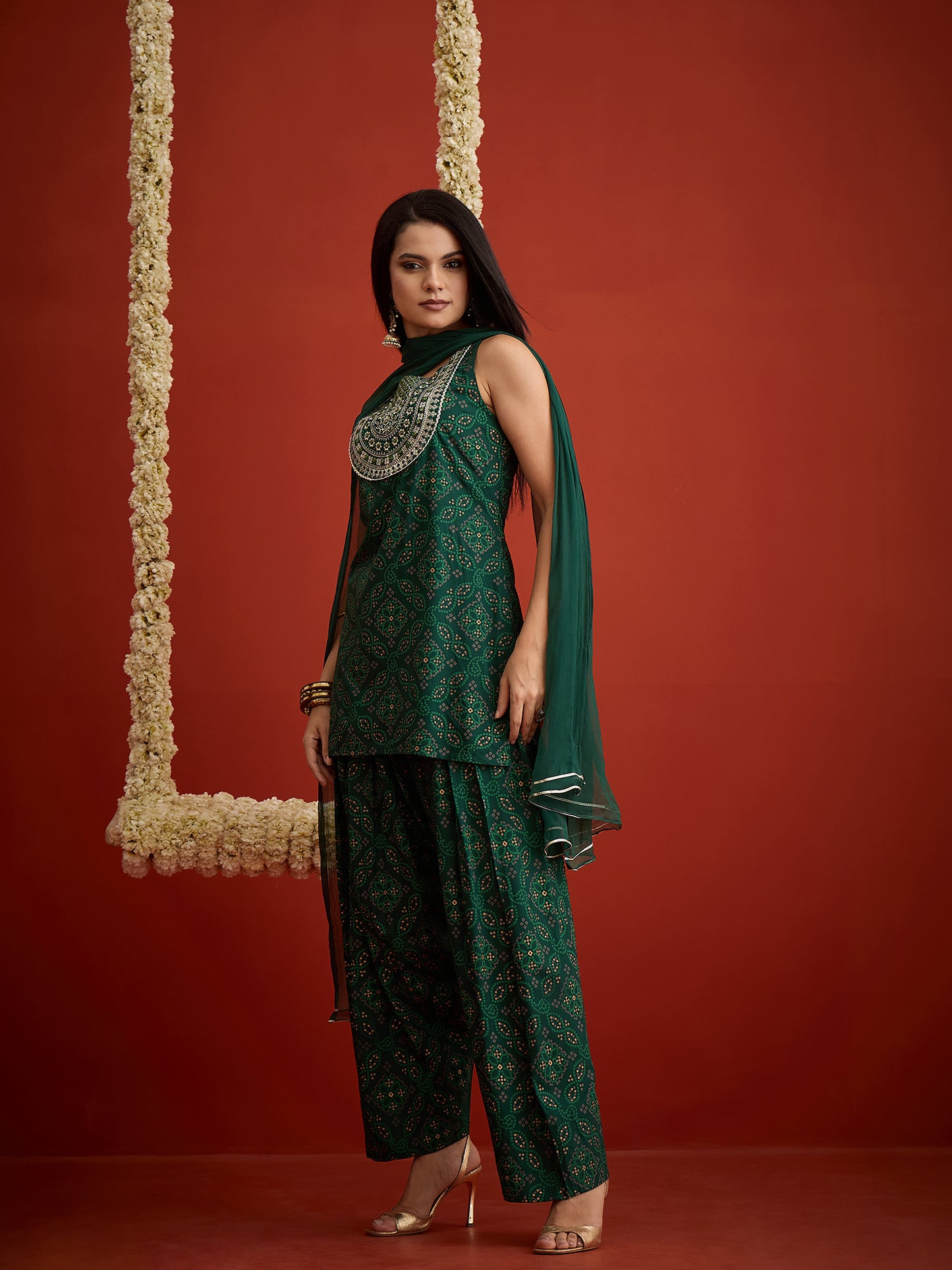 Bandhej Printed & Embroidered Rayon Straight Short Kurti Farshi Salwar Salwar Dupatta Set