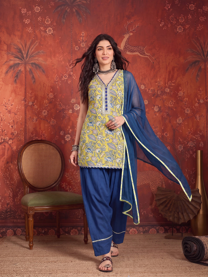 Floral Printed Cotton Straight Short Kurti Farshi Salwar Dupatta Set