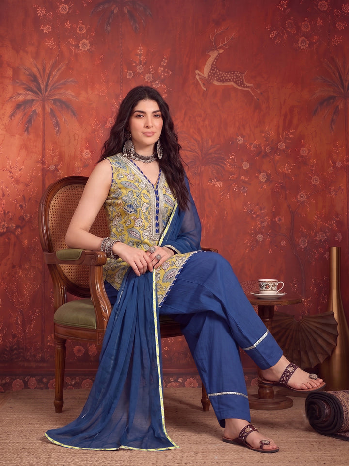 Floral Printed Cotton Straight Short Kurti Farshi Salwar Dupatta Set