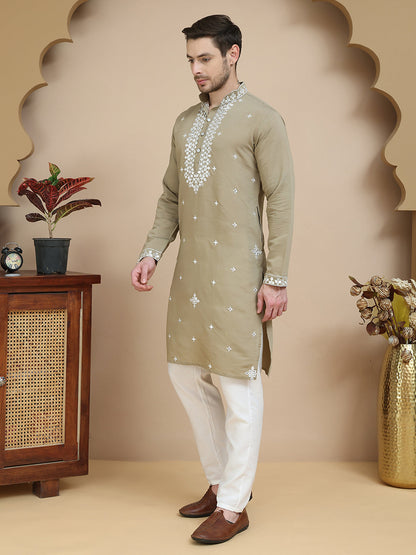 Men'S Embroidered Kurta With Pyjama.