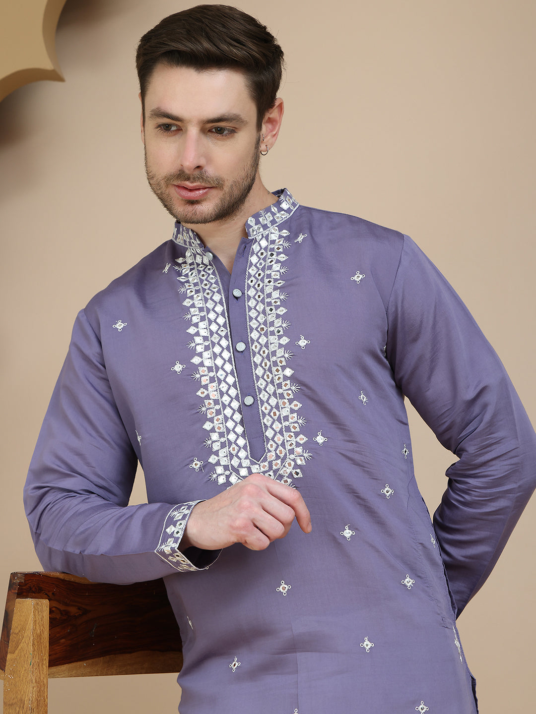 Men'S Embroidered Kurta With Pyjama.