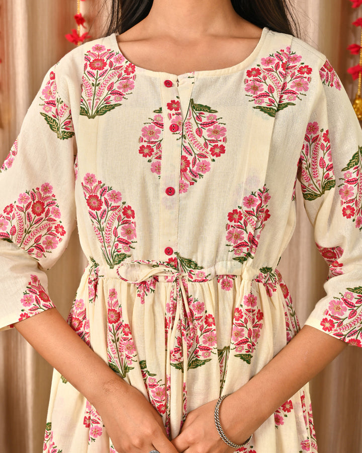 Women Off White &amp; Blue Floral Printed Dress With Three Quarter Sleeves