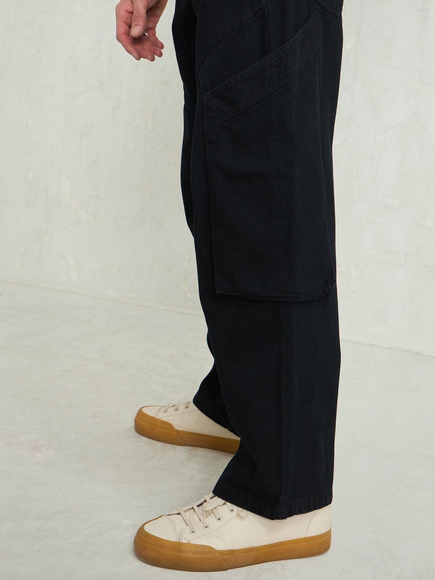 Men Black Big Cargo Pockets Wide Leg Jeans