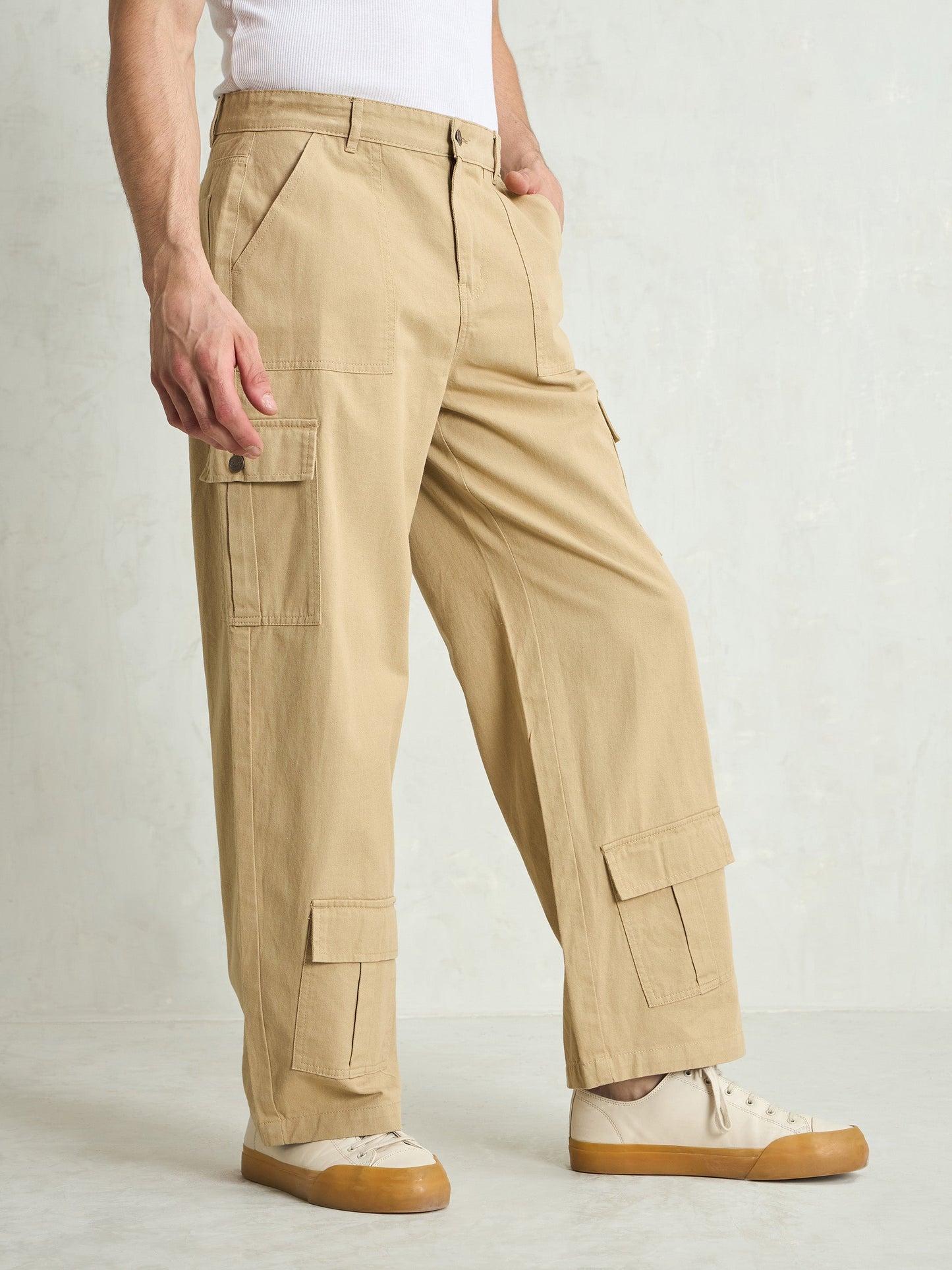 Men Beige Twill Utility Cargo Pockets Wide Leg Pants