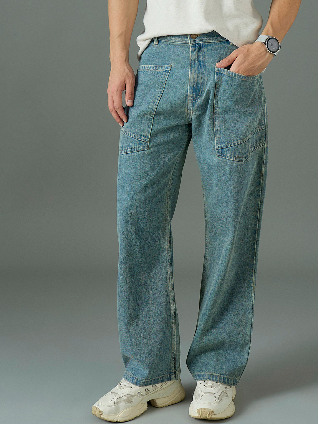 Men Light Blue Wash Front Pocket Relax Fit Jeans