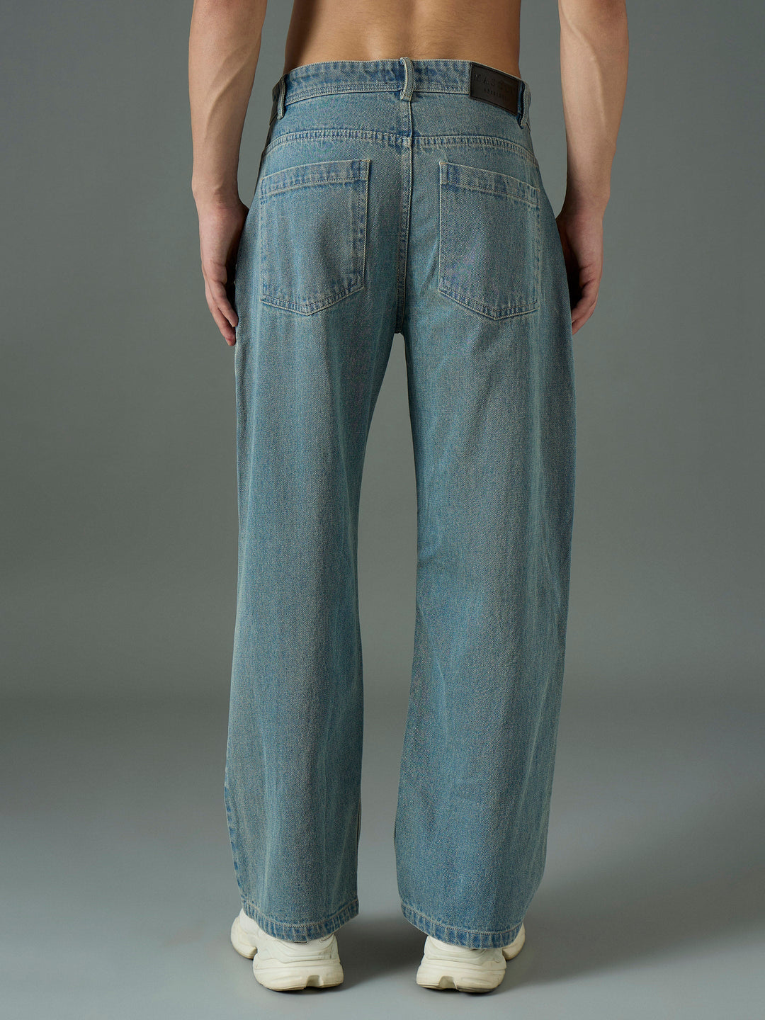 Men Light Blue Wash Front Pocket Relax Fit Jeans